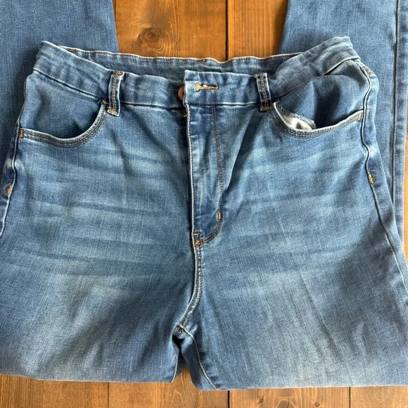 No Boundaries Medium Wash Denim Skinny Jeans - Picture 3 of 8